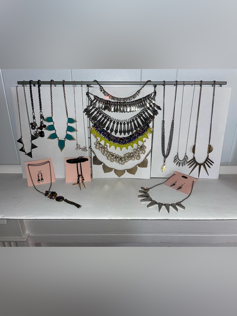 Jewelry - SEE DETAILS - Picture 5 of 9